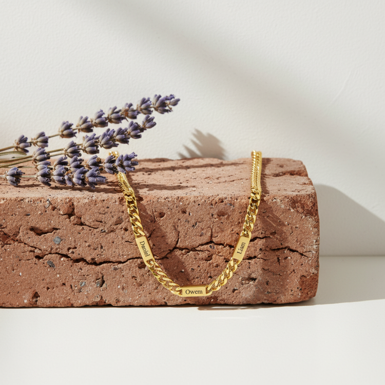 Collier cubain gravé Noore™ et son packaging